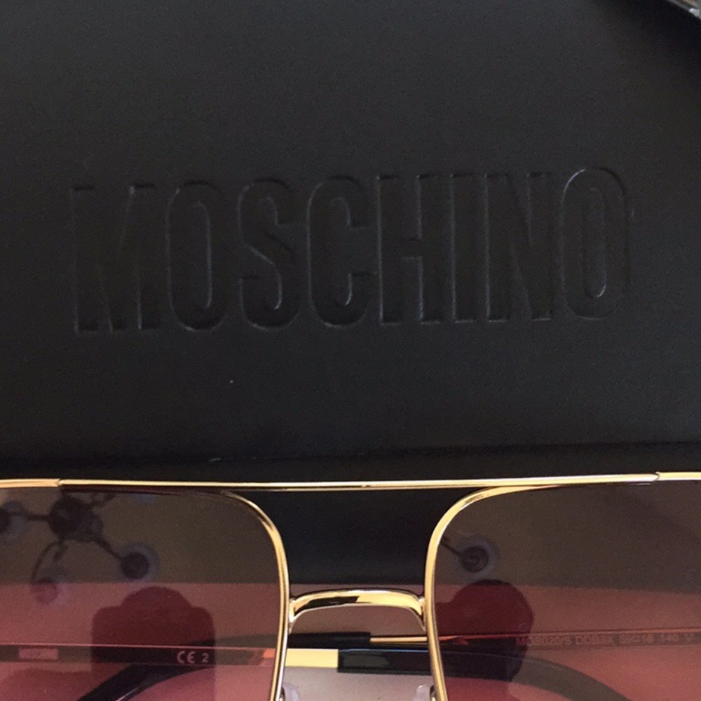 Moschino Oversized Sunglasses - Picture 11 of 12